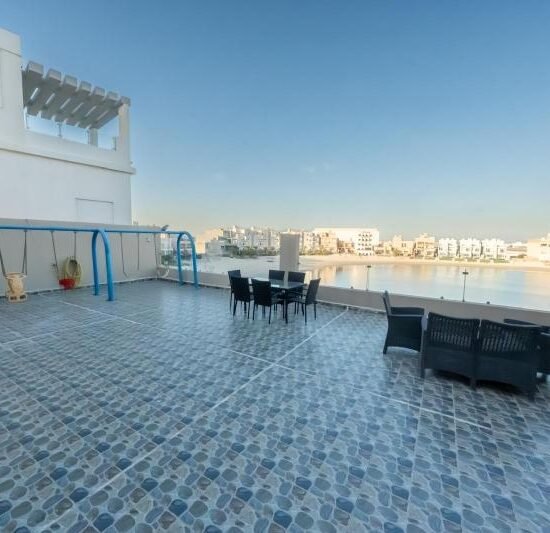 THE ROOF – Upper Floor