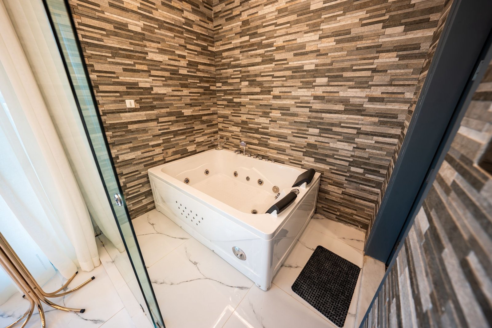 🔅 Black Pool Chalet 🔅 - Week Days Booking - Image 2